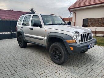 Jeep Cherokee KJ 2006 180 000km - 8