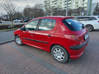 Predám Peugeot 206 1,4 benzín 55kw r.v 2006 - 8