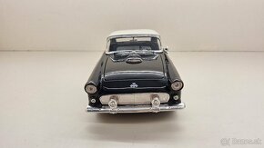 CHEVROLET THUNDERBIRD 1:18 - 8