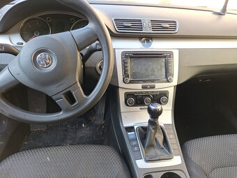 VW PASSAT 1.6 Tdi , 77 kw , r. 2012 - 8