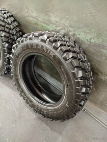 Predám tieto ako nové offroad pneu o rozmere 205/70 R15 - 8