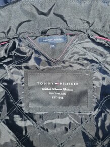 Tommy Hilfiger dámske kabáty XXL tmavomodrá a čierna - 8