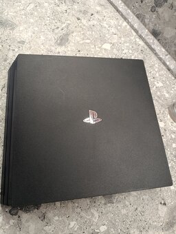 PS4 pro 1TB čierny - 8