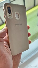 Samsung Galaxy A40 biela 4/64 - 8