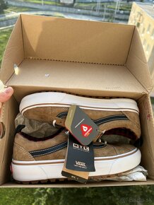 Vans. - 8