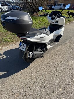 Honda PCX125 2024 DPH 700km kufr vyhrivane rukojeti - 8