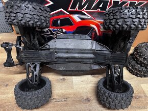 Traxxas X-Maxx 8S 1:5s 2x lipo, nabíječem, LED světly a dopl - 8