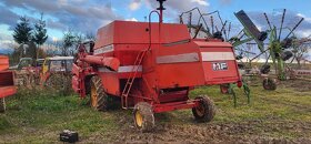 Obilny  kombajn  massey  ferguson  206 - 8