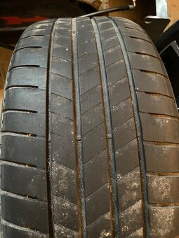 225/40 R19 - 8