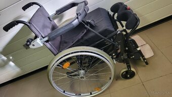 invalidny vozík 44cm s elektrickou vertikalizaciou - 8