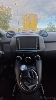 Mazda 2 1.3i,rok 2013 - 8