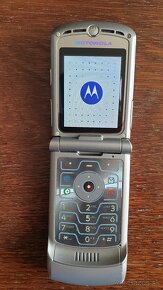 Predám Motorolu Razr V3 Silver... - 8