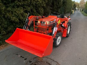 Japonský malotraktor Kubota B-40 s nakladačom - 8