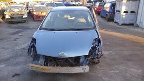 Lacno rozpredám na NÁHRADNÉ DIELY Vozidlo: Toyota Prius II - 8