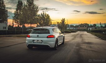 Volkswagen Scirocco R 2.0 TSI DSG - 8