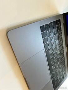 Predám MacBook Pro 13”, 8GB/256GB, 2017 Dark Grey - 8