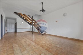 PREDAJ : 6 izb. rodinný dom, garáž, pivnica, pozemok 364 m2, - 8