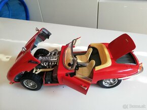 1:18 Bburago Jaguar "E" 1961 - 8