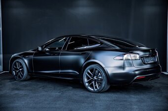 Tesla Model S PLAID - Yoke - Satin Black - 8