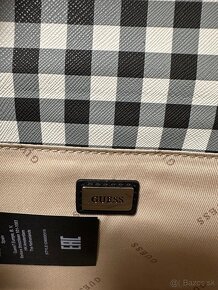 Krásna kufríková crossbody zn. GUESS originál - 8