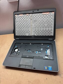 Predám pokazený notebook na náhradné diely zn.Dell e6440. - 8