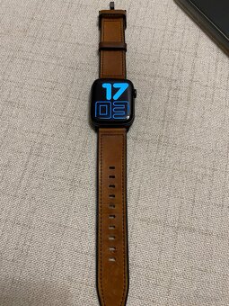 Predam iphone 11 pro max 64 gb a apple watch 5 - 8