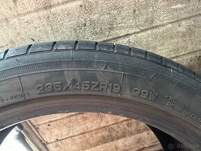 235/45R19 letne - 8