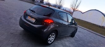 Peugeot 208 Allure - 8