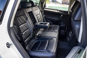 VW Touareg 3.0 V6 TDI (el. ťažné, navigácia, koža, el.kufor) - 8