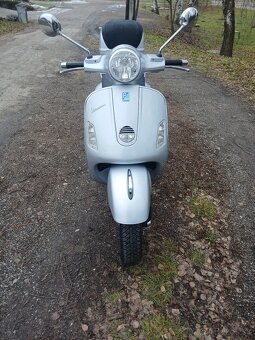 Piaggio Vespa GTS 250 - 8