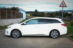 Toyota Auris Hybrid (elektro + benzín) - 8