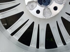 Škoda Superb 19"-235/40 R19+snímače.. zimná sada - 8