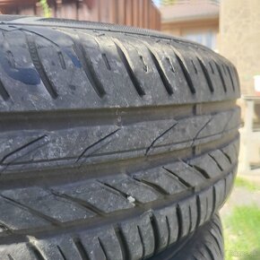 Letné pneu 195/65 R 15 obuté na plechových diskoch 4x100 - 8