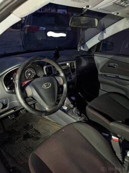 KIA RIO 1.4 benzín - 8