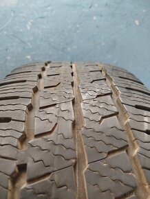 Dve zimné pneumatiky 215/60 R17 Maxis - 8