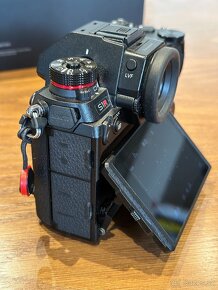 Panasonic Lumix S1R - 8