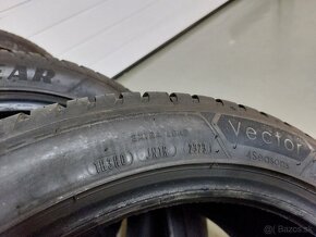 GoodYear 235/45r18 - 8