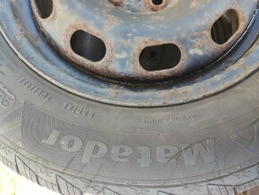 Predám zimné pneu 195/65 R15 na diskoch 5x100 - 8