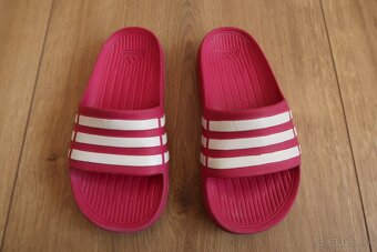 Dievčenské šľapky ADIDAS K11 (č. 30/31) - TOP STAV - 8