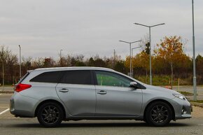 Toyota Auris Touring Sports 1.6 l Valvematic - 8