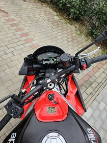 Aprilia Tuono 660 s Akrapovičom - 8