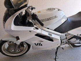 Honda VFR 750F  RC36 - 8