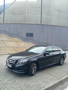 Mercedes E Sedan - 8