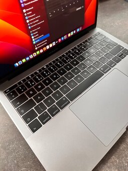 Predám Macbook Pro 2017 - 8