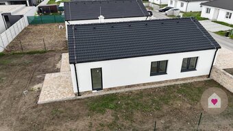 Krásny 4 izbový RD bungalov 92,26 m2 na pozemku 495 m2, Sene - 8