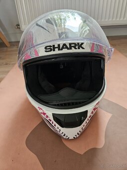 Predám moto helmu Shark - 8