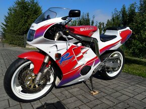 Suzuki GSX-R 400 - 8