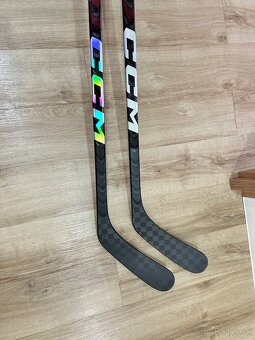 ✅ CELÉ HOKEJKY CCM JETSPEED FT5 PRO - 75 F - P92 - 169 CM ❤️ - 8