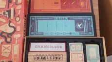 Predám kartovú spoločenskú hru Secret Hitler široký obal - 8