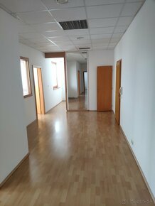 KANCELÁRSKY CELOK 74 M2 PRI NTC S PARKOVANÍM - 8